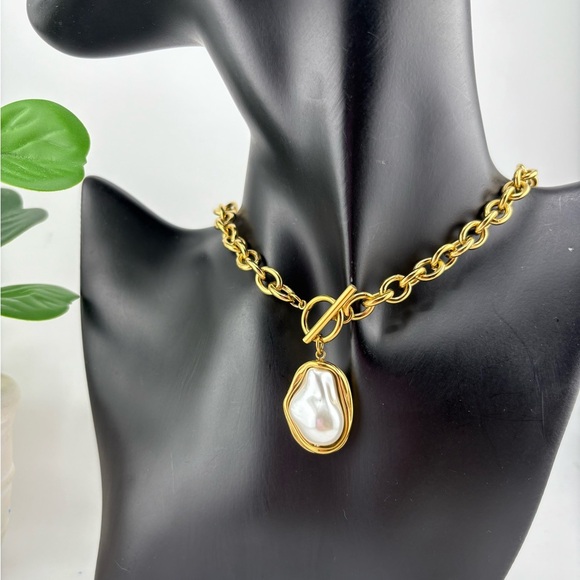 Gold Chunky Chain Necklace with Baroque Pearl Pendant ✨ - Picture 4 of 7
